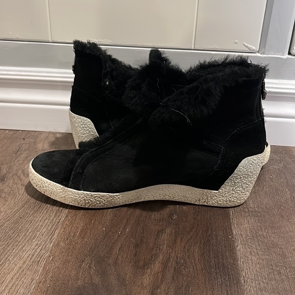 Marc Cain 9 1/2 or 40. fuzzy sneakers. Jaguars. Black white. - Picture 5 of 8